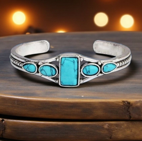 🆕️Boho Chic Antique Silver & Turquoise Stone Cuff Bracelet and Earrings Set 🌿 - Picture 6 of 13